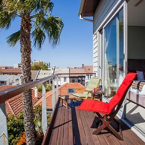 The One 8 In Point - Solar Power Hotel